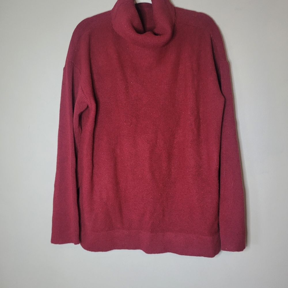 Wine Ribbed woman's turtleneck